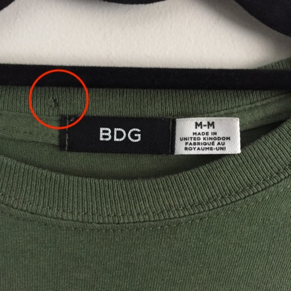 SOLD! URBAN OUTFITTERS AVEC FLEURS GRAPHIC T-SHIRT - Picture 4 of 7